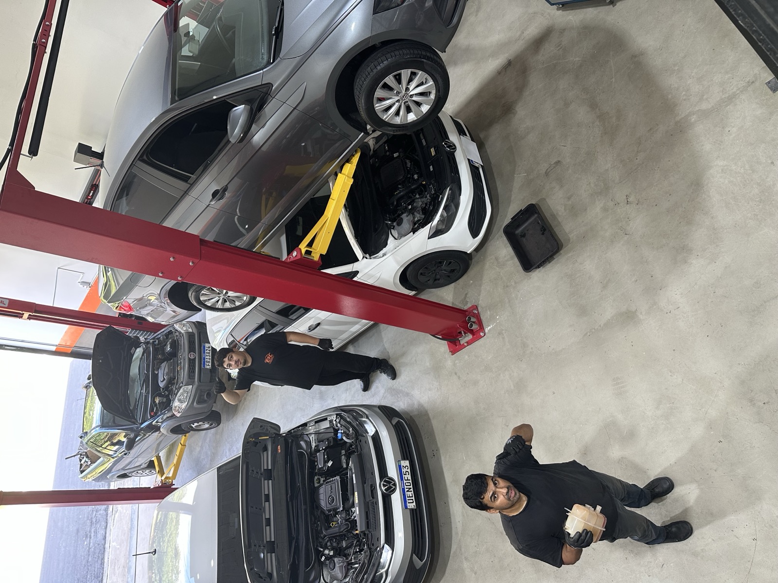 Equipe ESC trabalhando na oficina em Barueri